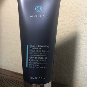 MONAT Advanced Hydrating Conditioner.